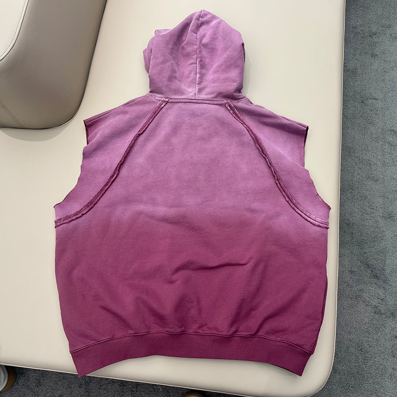 customize your custom sleeveless hoodie with hongfeng’s retro washed and sewn edge details.